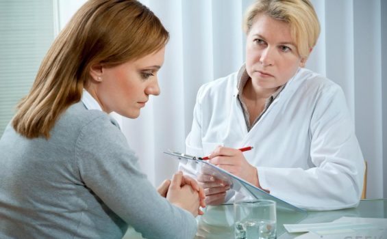 doctor-with-clipboard-and-woman-patient